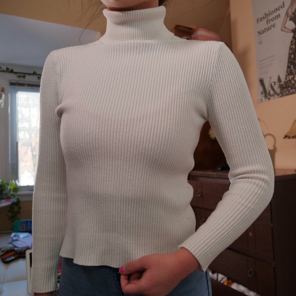 white turtle neck light sweater - Picture 2 of 8